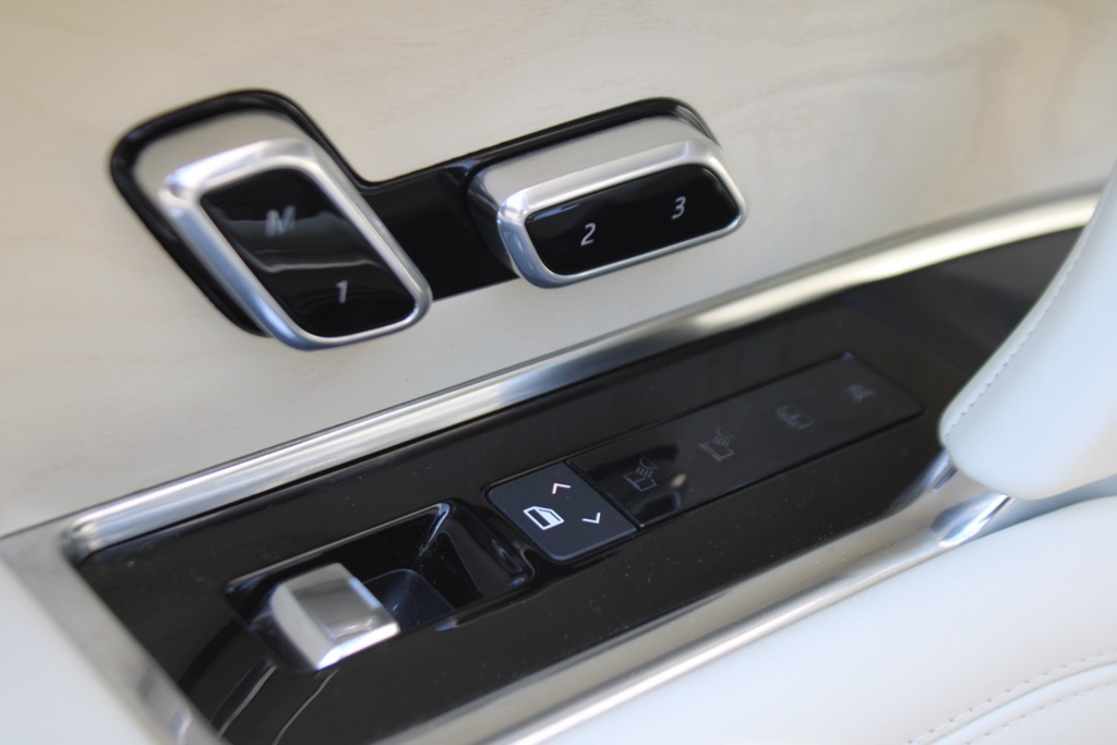 2024 Land Rover Range Rover SV photo 29