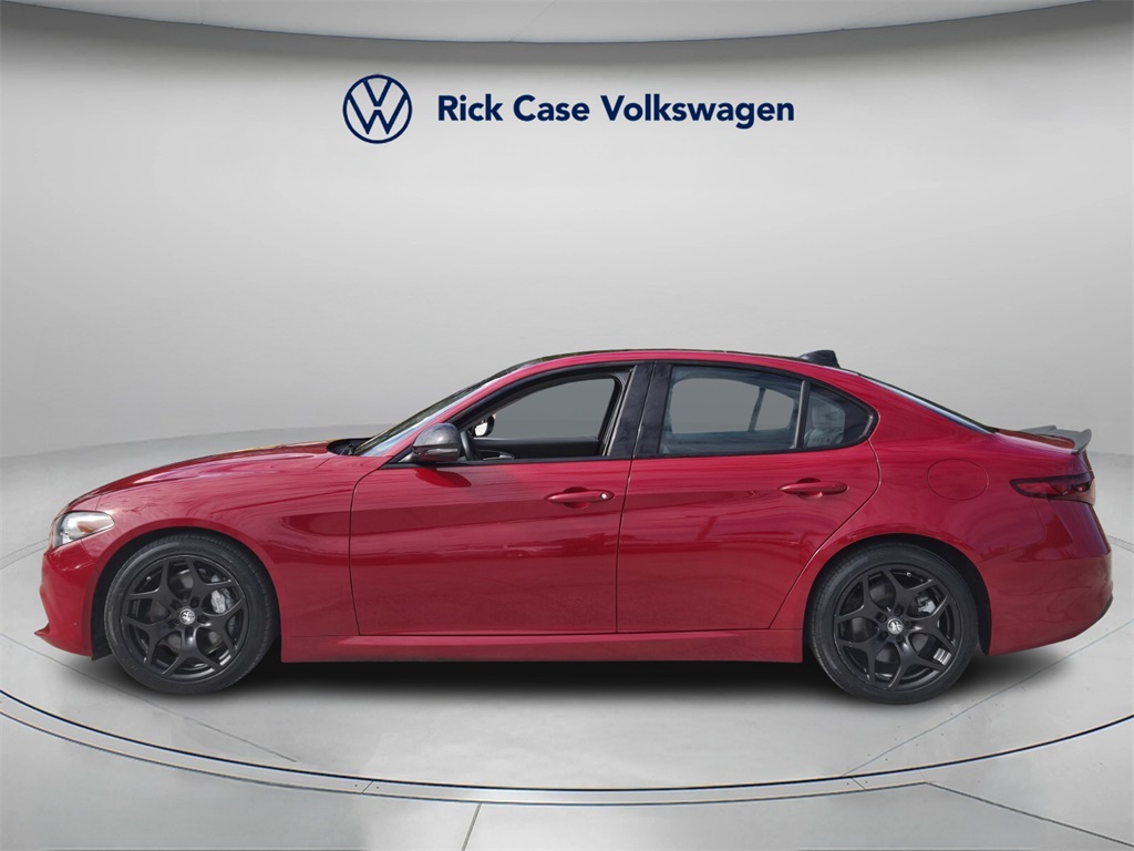 2021 Alfa Romeo Giulia Base photo 2