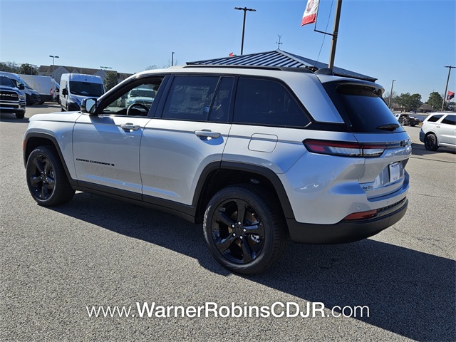 2025 Jeep Grand Cherokee Limited photo 9