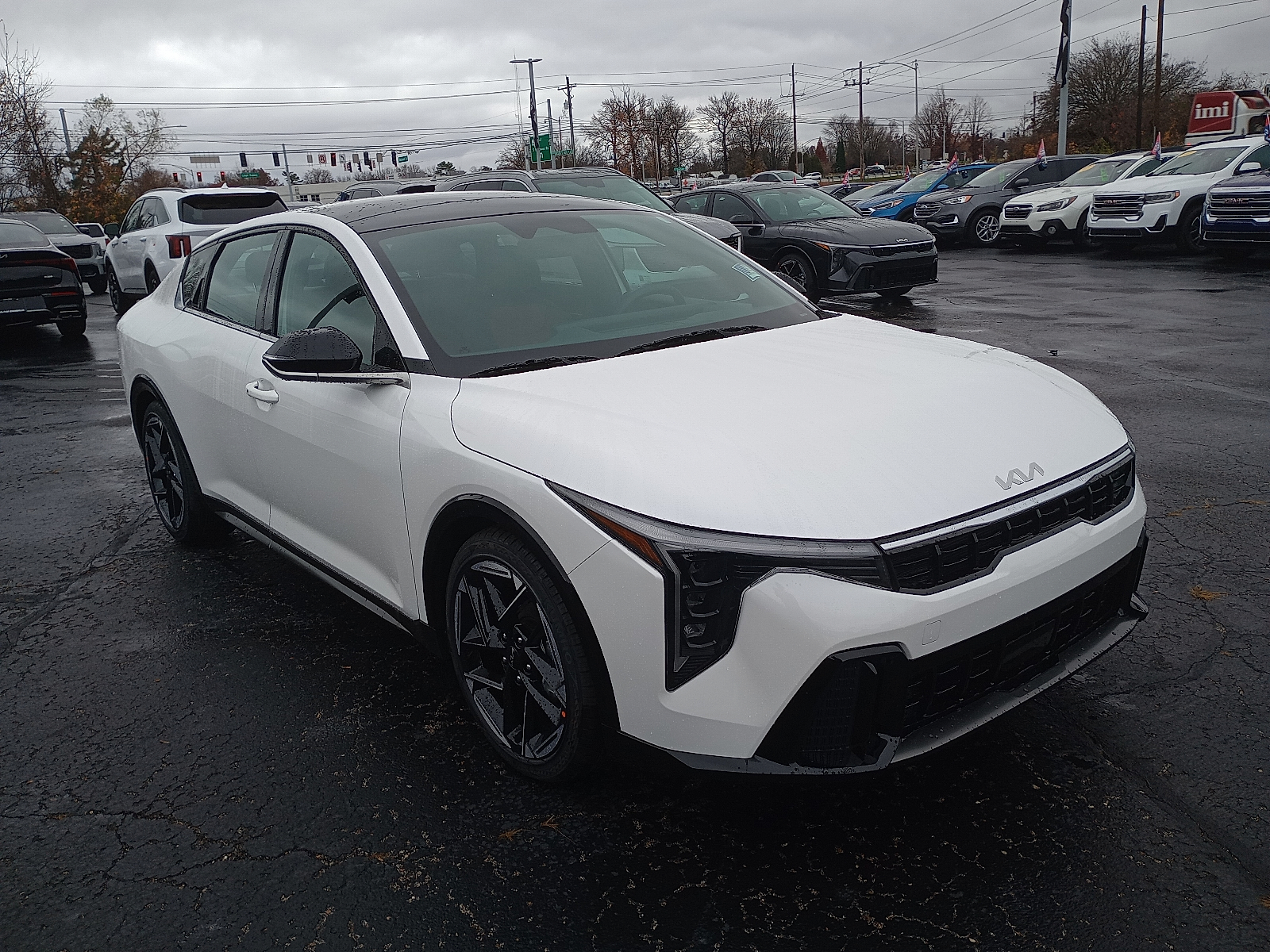 2025 Kia K4 GT-Line's photo