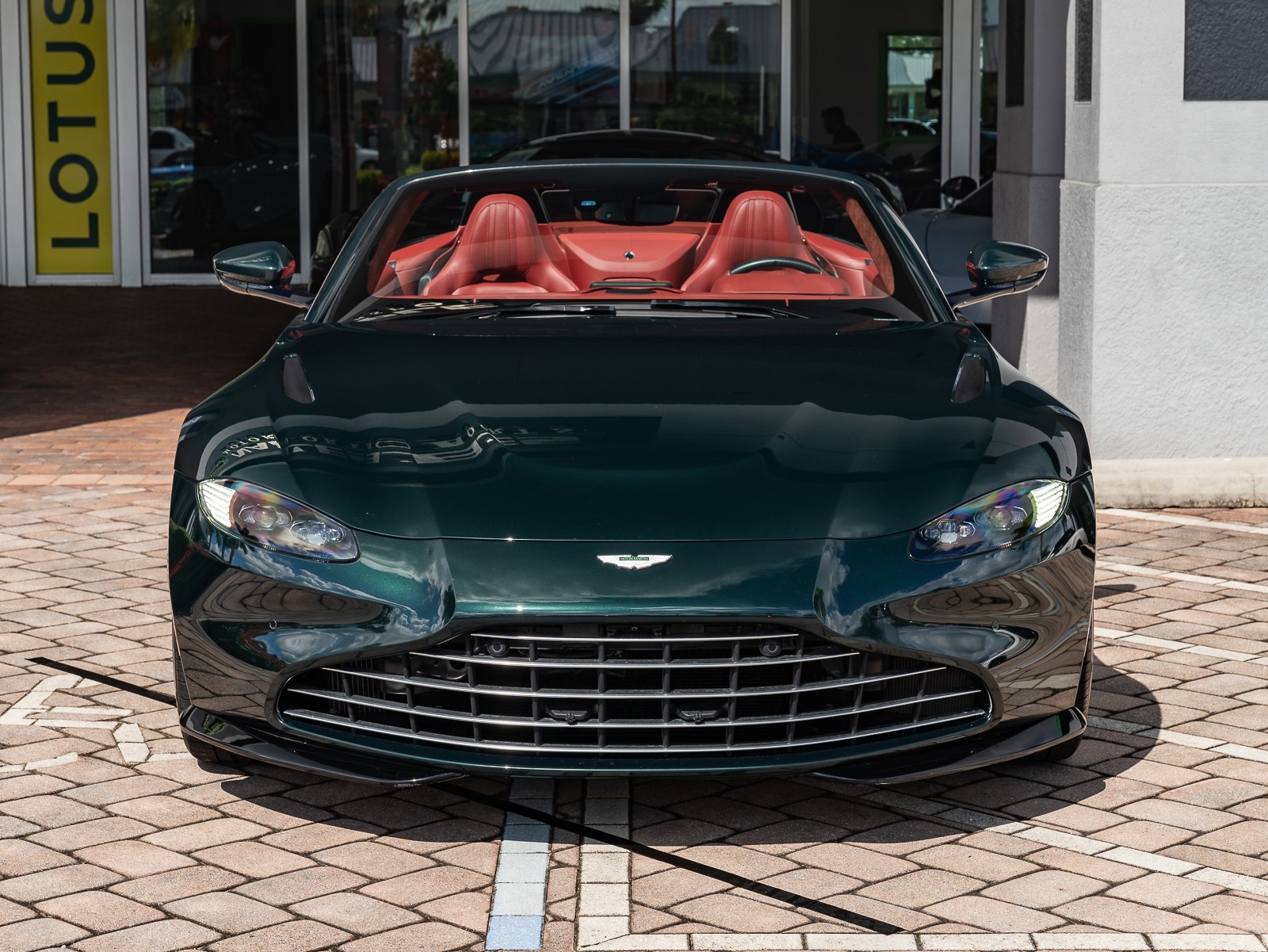 2021 Aston Martin Vantage photo 12
