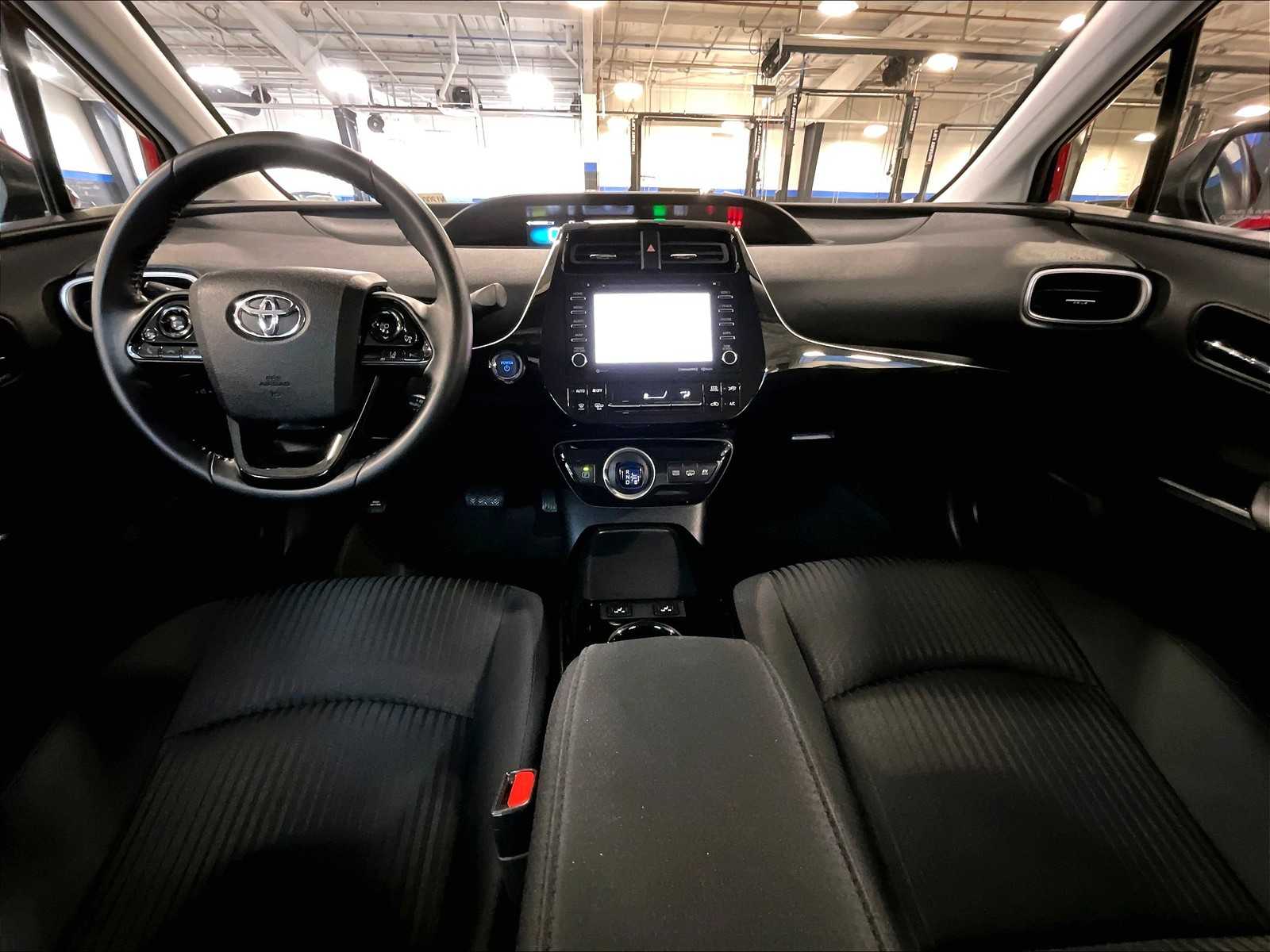 2021 Toyota Prius Prime LE photo 21