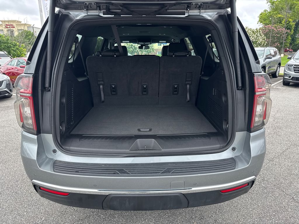 2024 Chevrolet Suburban LT photo 18