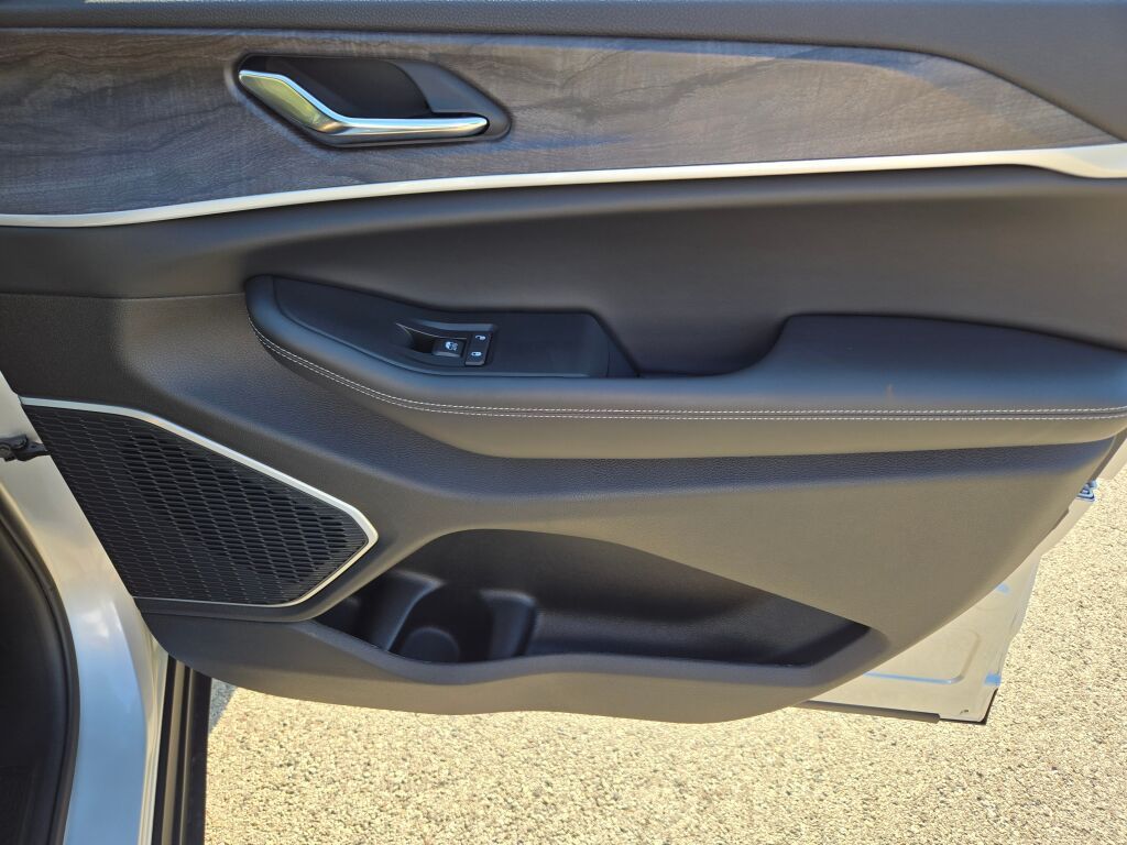 2025 Jeep Grand Cherokee Limited photo 2