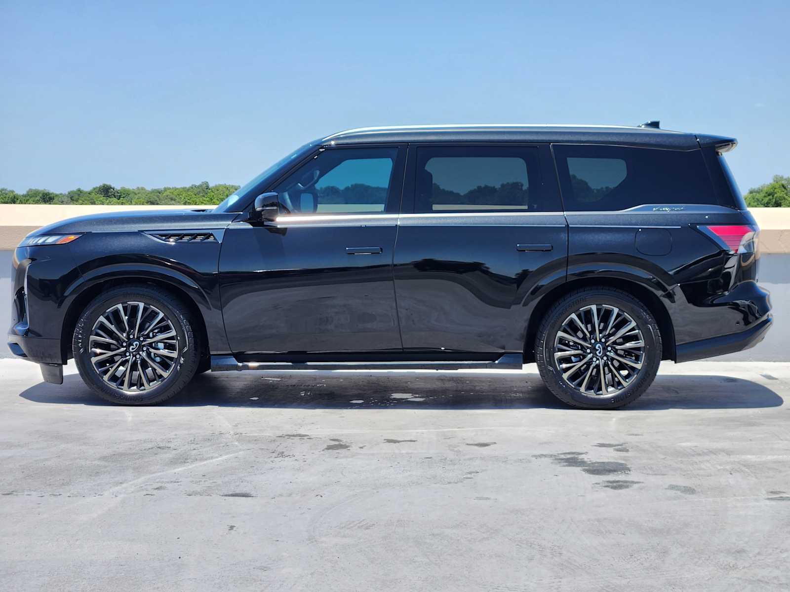 2025 Infiniti QX80 photo 4