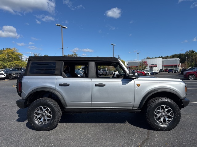 2021 Ford Bronco Badlands photo 2
