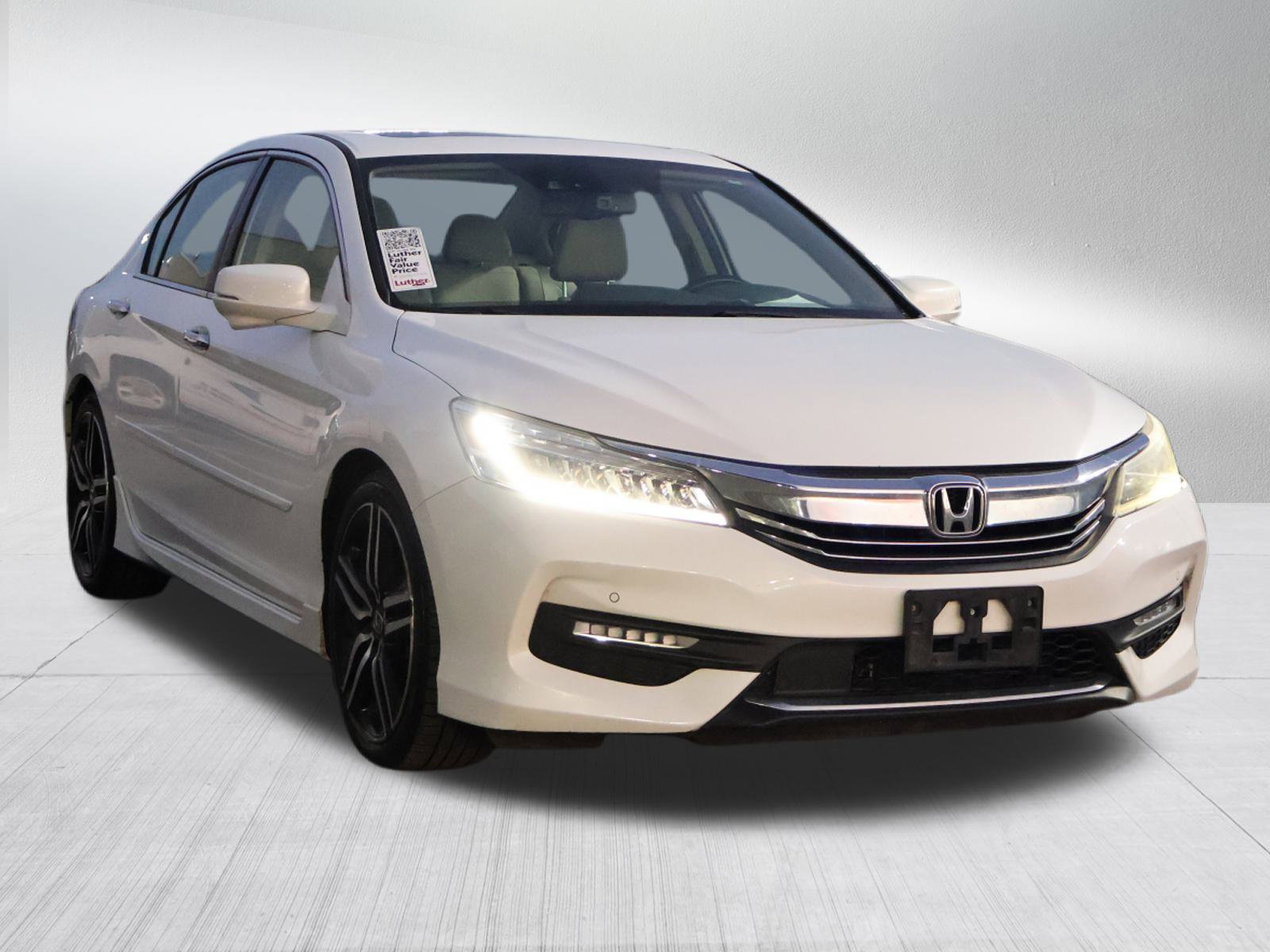 2017 Honda Accord Touring's photo