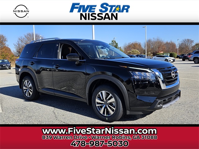 2025 Nissan Pathfinder SL's photo