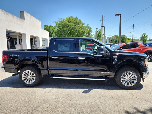 2025 Ford F-150 XLT photo 2