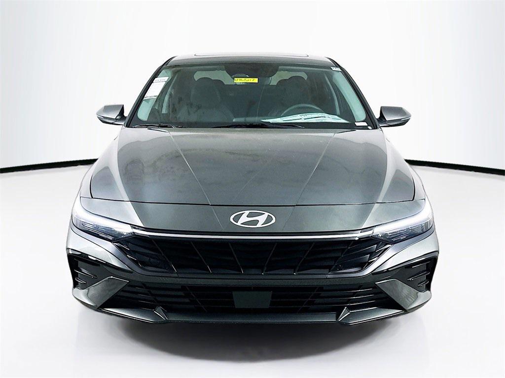 2025 Hyundai Elantra Limited photo 2