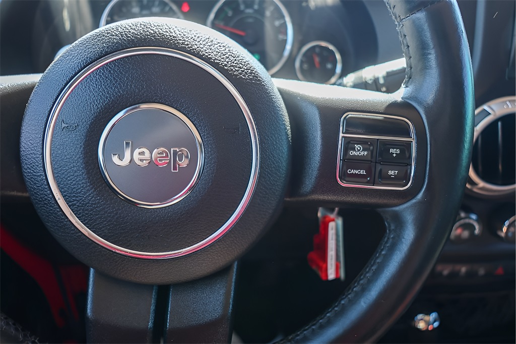 2015 Jeep Wrangler Unlimited Sahara photo 12
