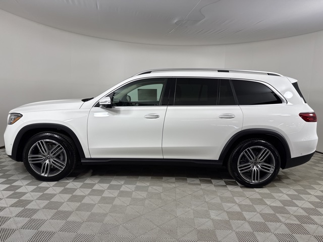 2025 Mercedes Benz GLS 450 4MATIC photo 4