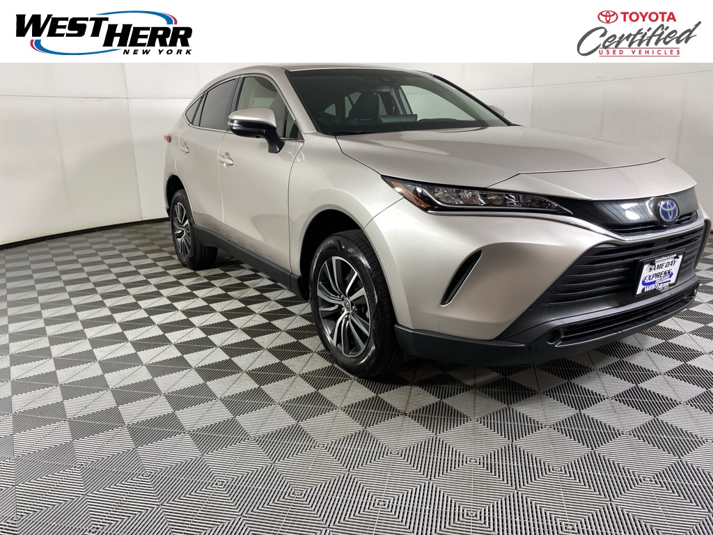 2022 Toyota Venza LE's photo