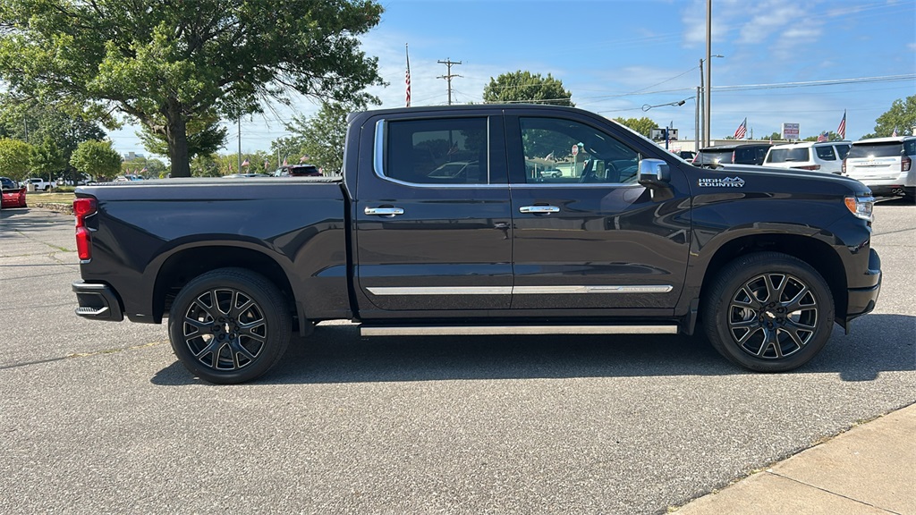 2023 Chevrolet Silverado 1500 High Country photo 2