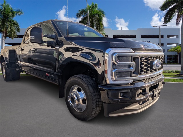 2026 Ford F-350 Super Duty Platinum's photo