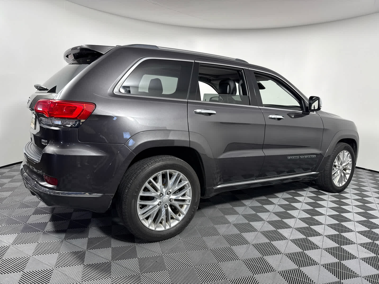 2018 Jeep Grand Cherokee Summit photo 3