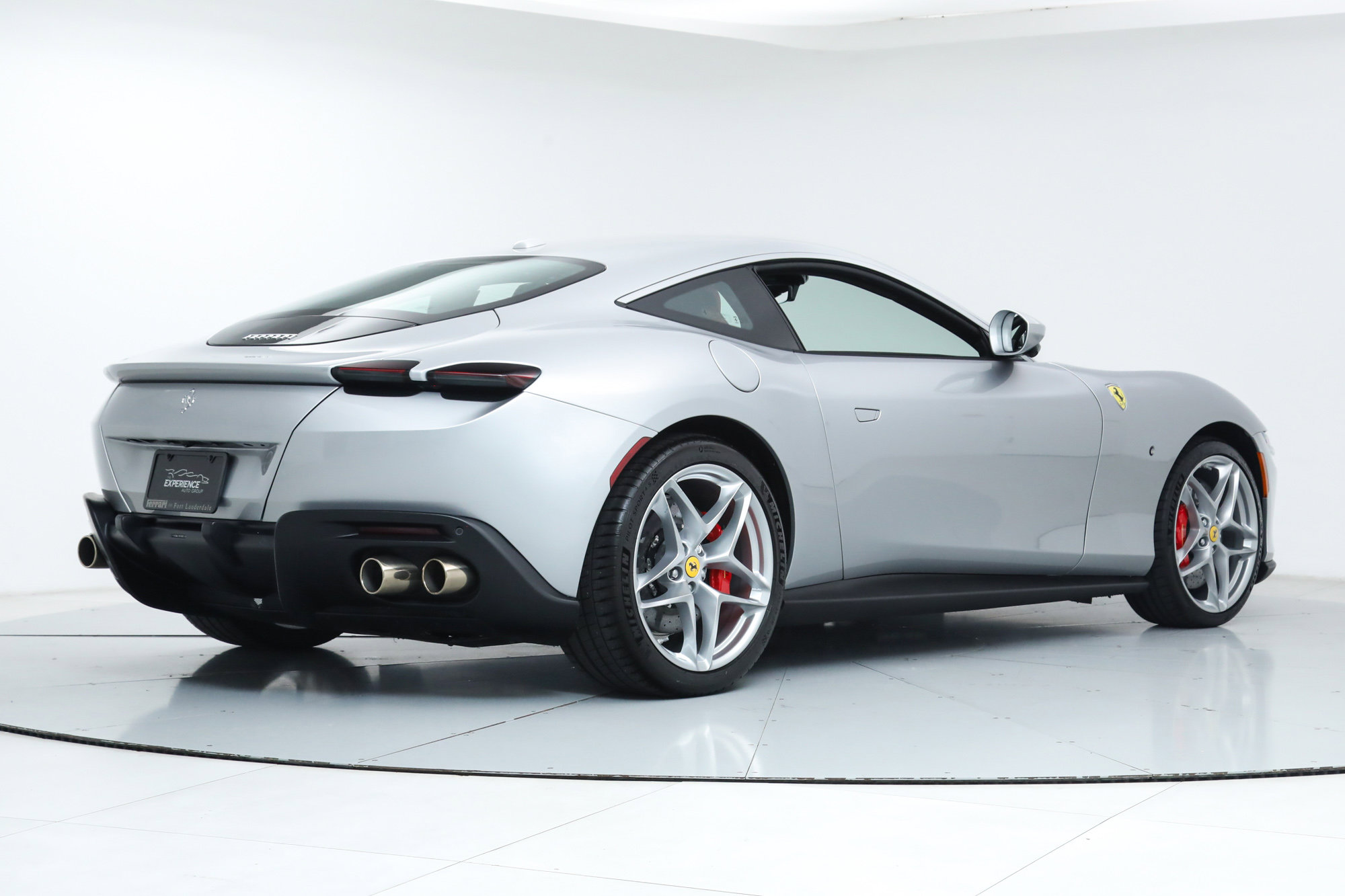 2021 Ferrari Roma photo 3