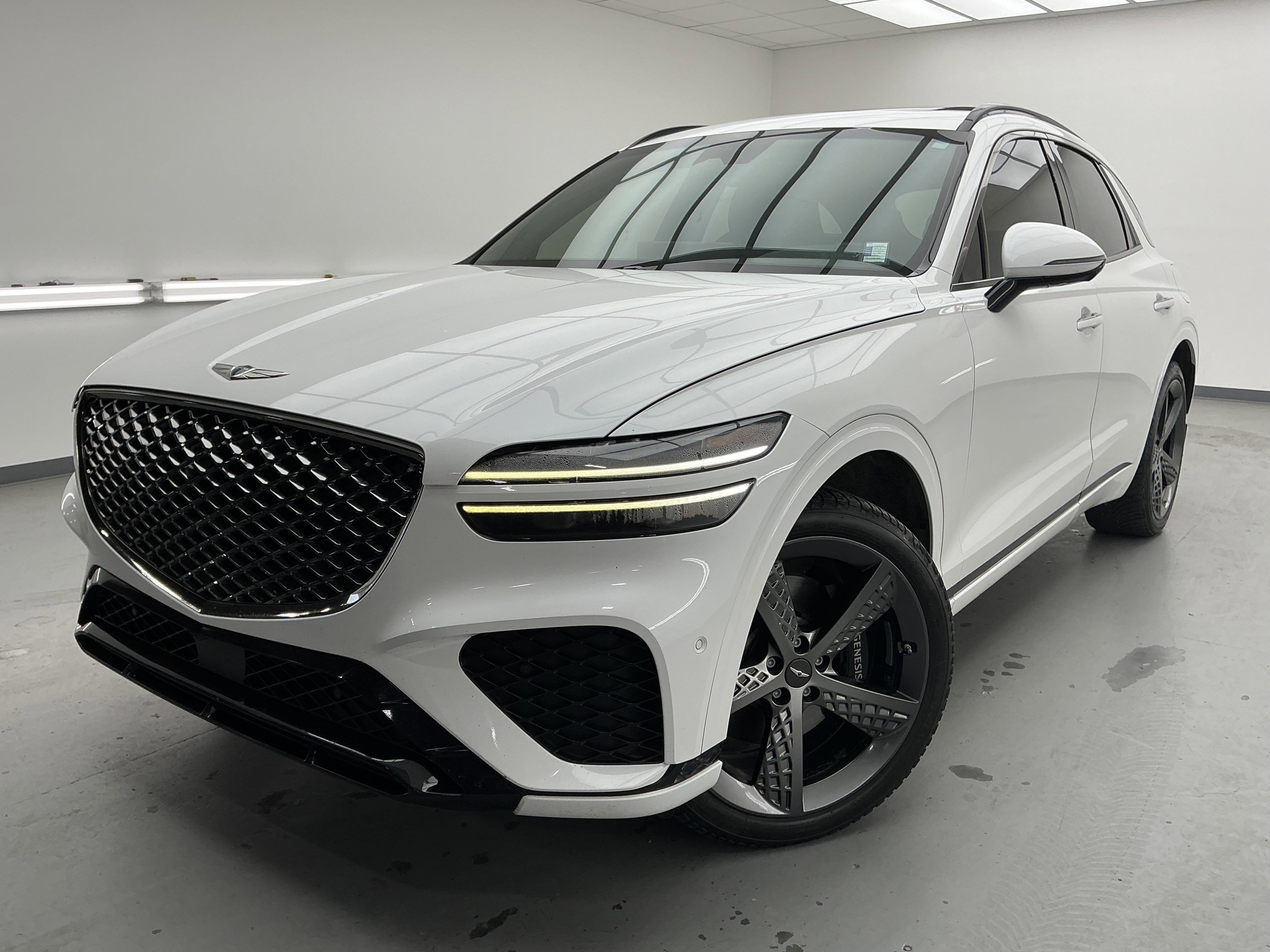 2023 GENESIS GV70 Sport's photo