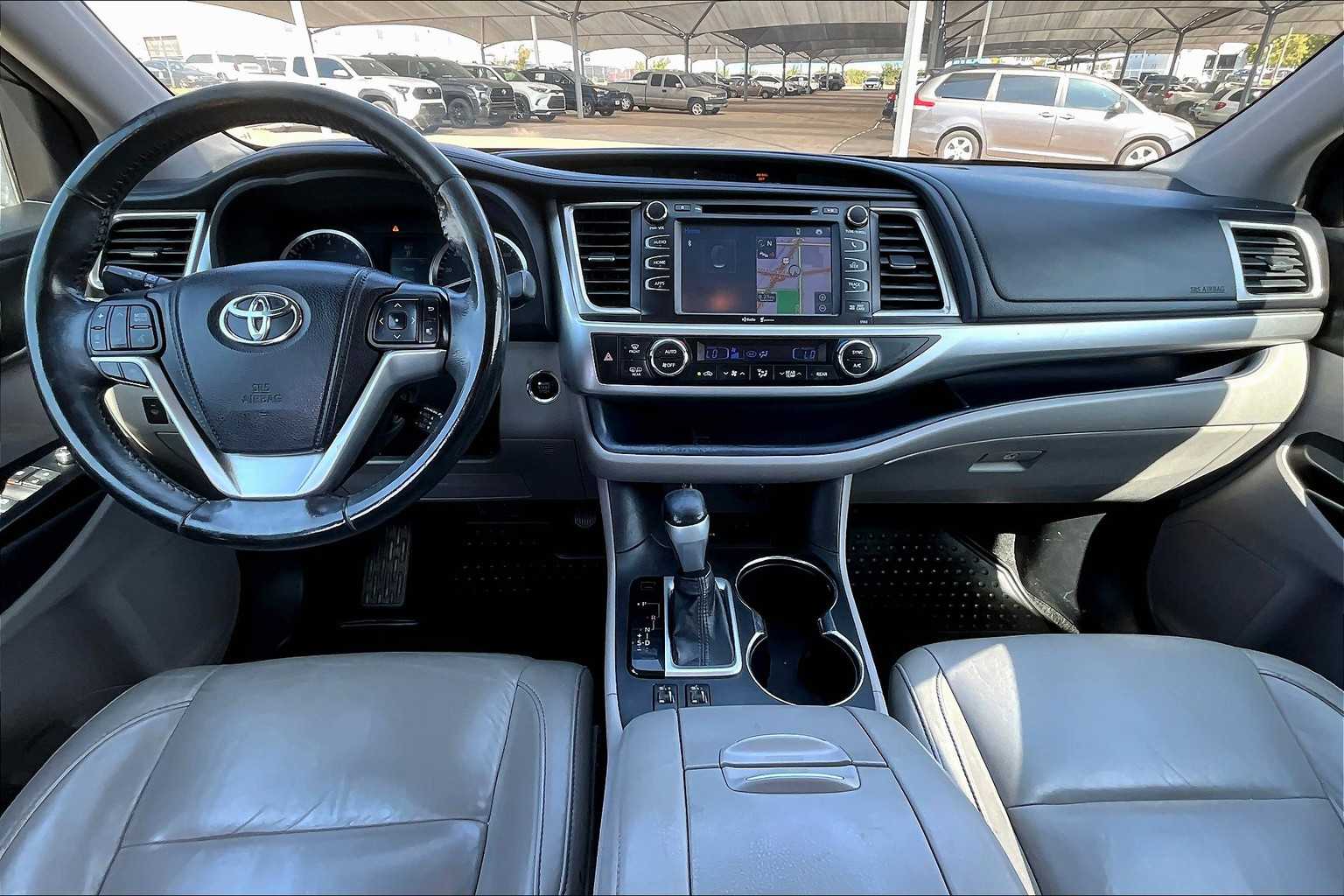 2015 Toyota Highlander XLE photo 13