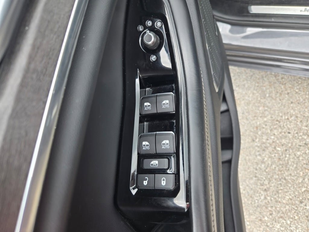 2022 Jeep Grand Cherokee Overland photo 15