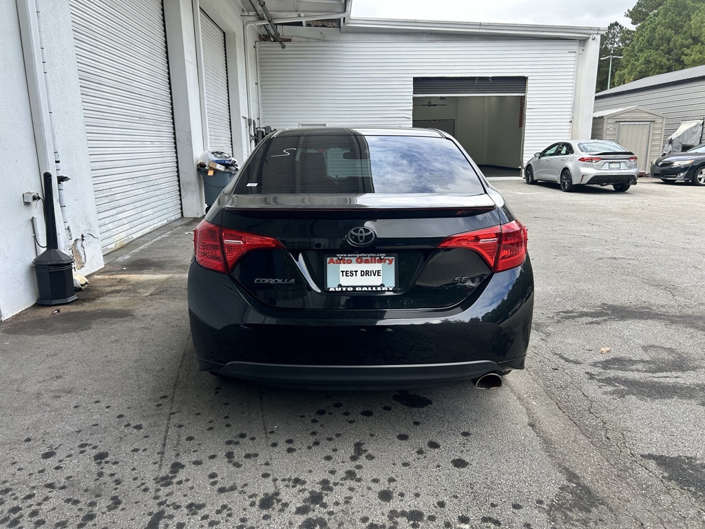 2018 Toyota Corolla SE photo 3
