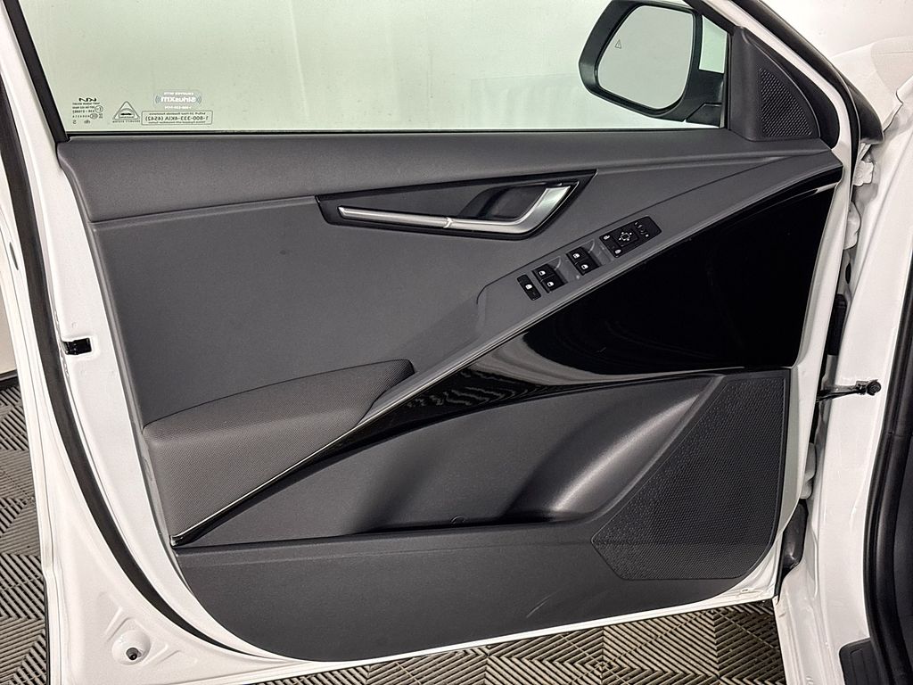 2025 Kia Niro EX Touring photo 9