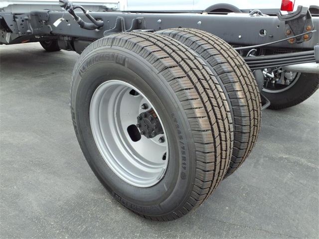 2025 Ford F-350 XL photo 3