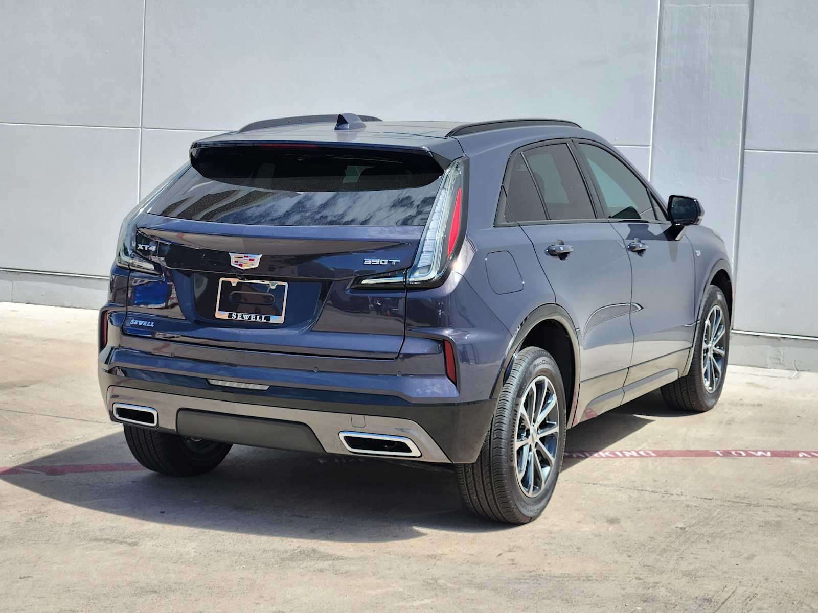 2025 Cadillac XT4 Sport photo 2