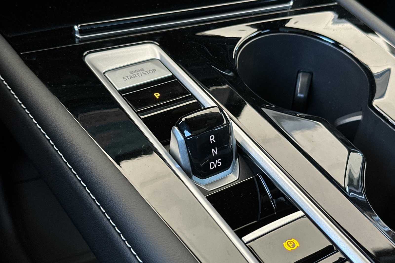 2026 Volkswagen Atlas Cross Sport SE Technology photo 19