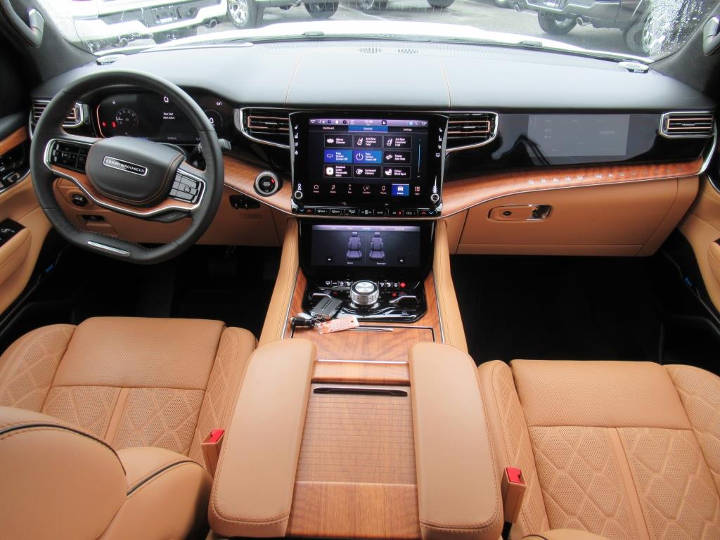 2024 Jeep Grand Wagoneer III photo 11