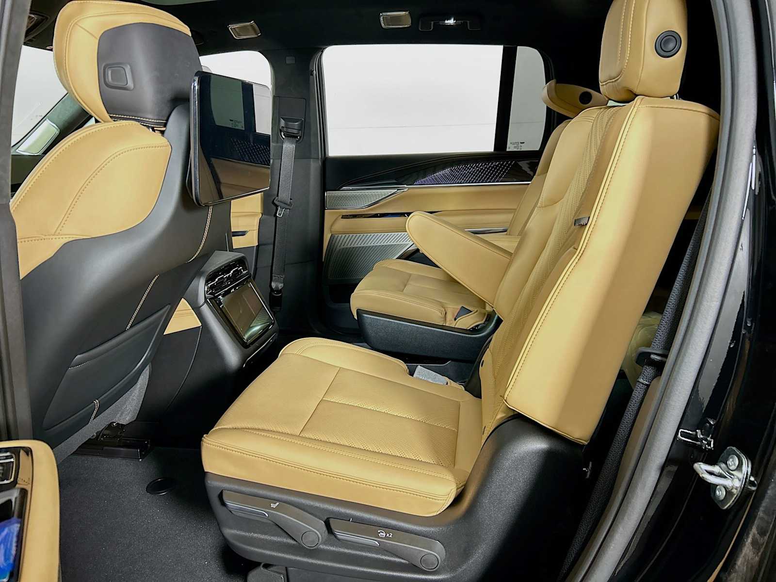 2025 Cadillac Escalade IQ Luxury photo 4