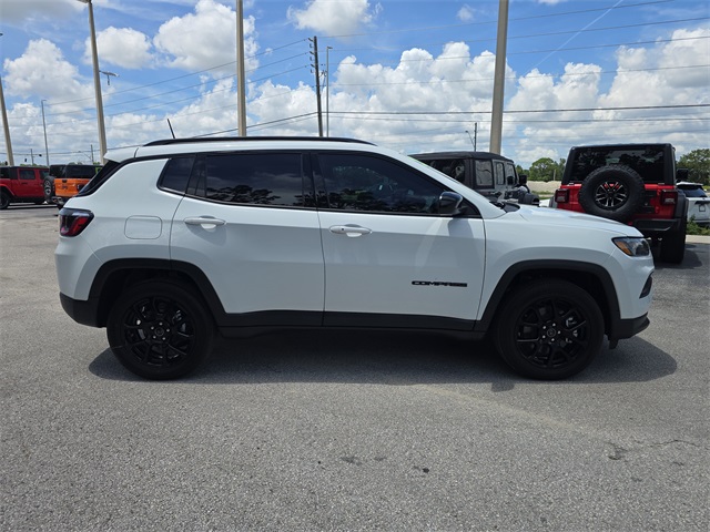 2025 Jeep Compass Latitude photo 2