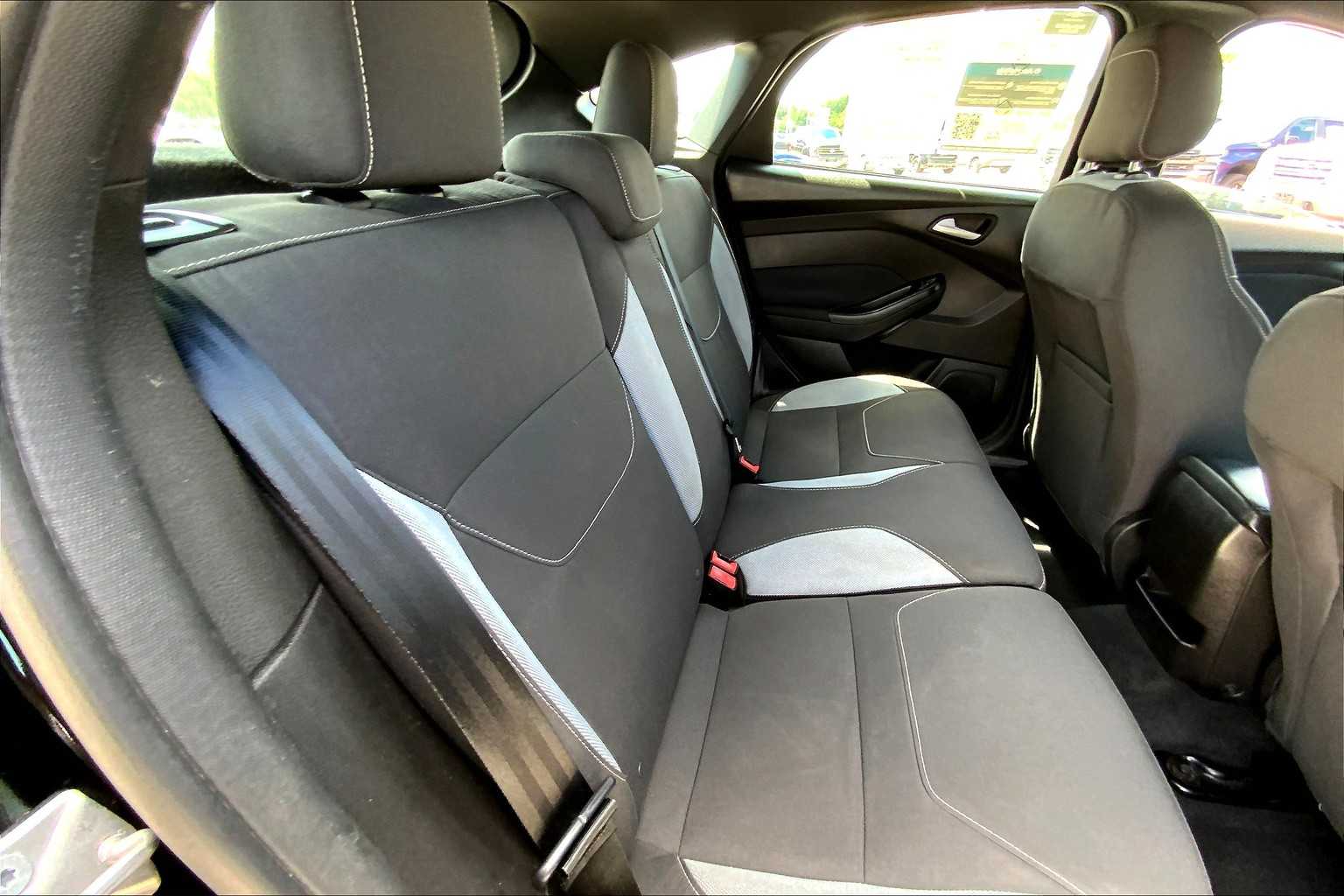 2017 Ford Focus ST photo 17