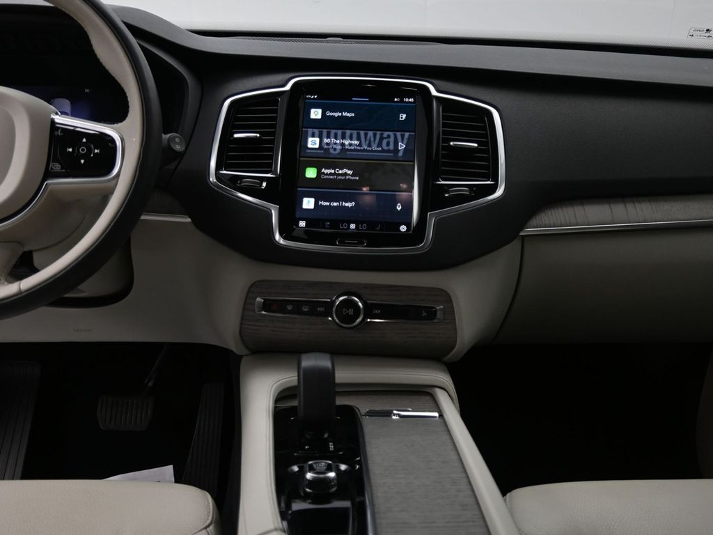 2024 Volvo XC90 T8 Plus photo 12