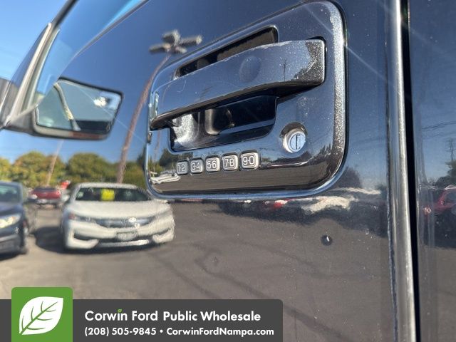 2013 Ford F-150 Lariat photo 9