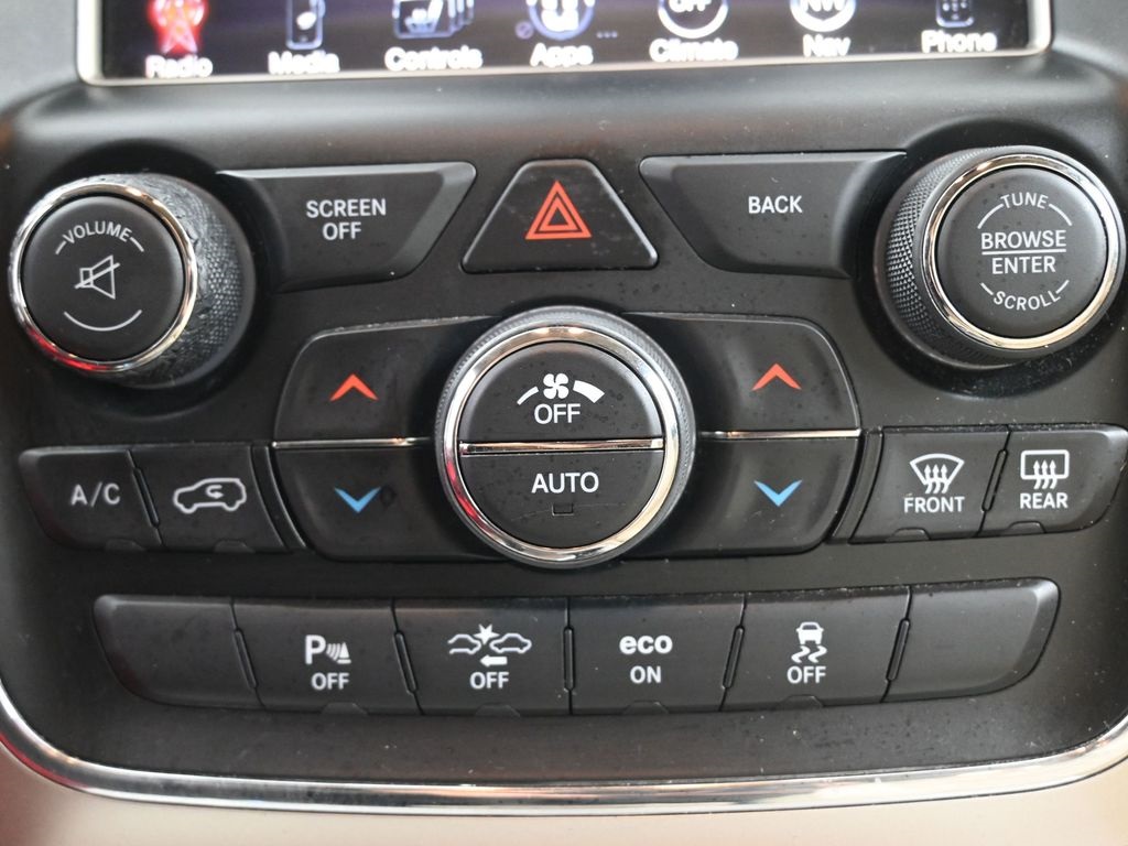 2015 Jeep Grand Cherokee Overland photo 2