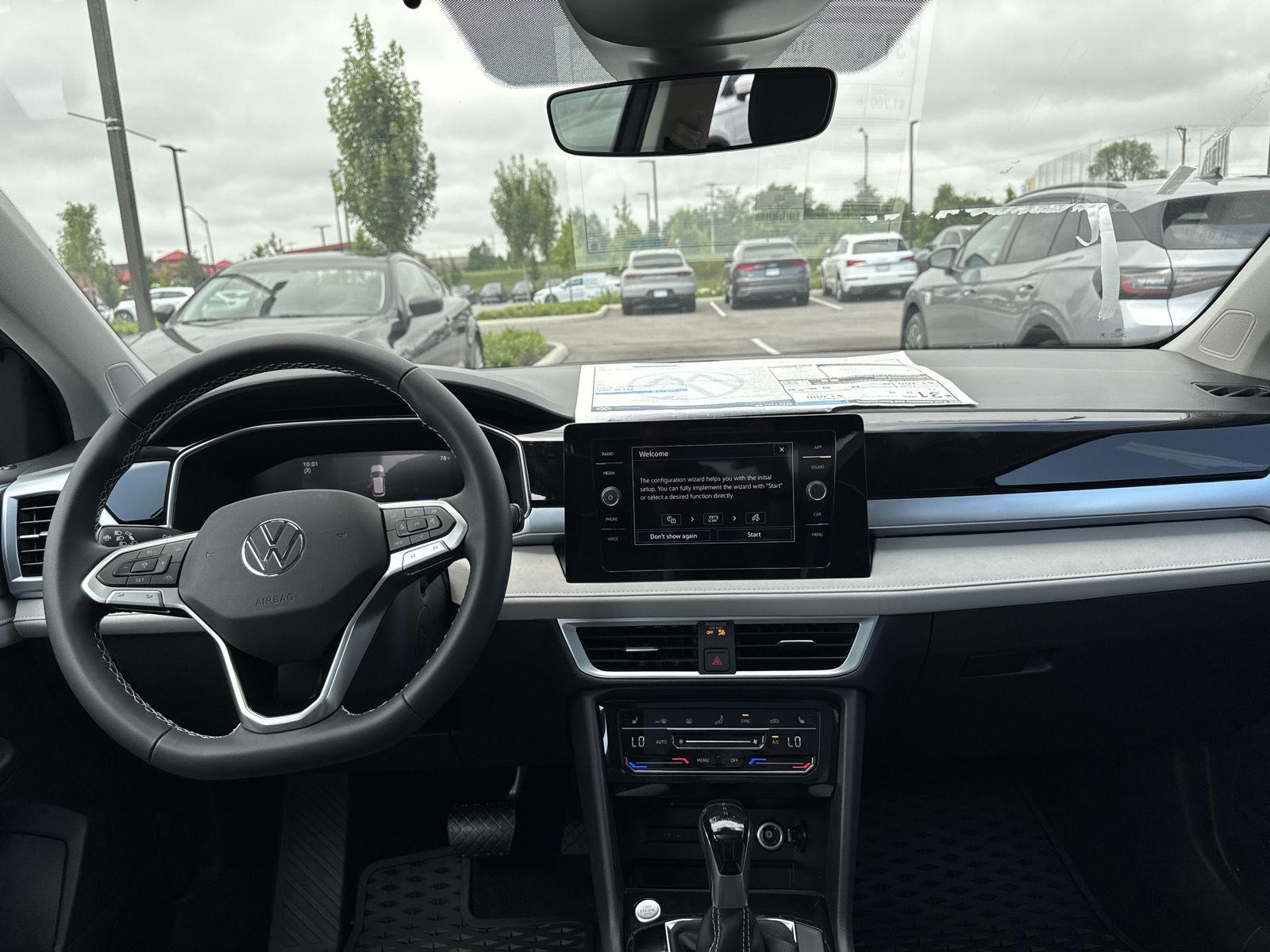 2025 Volkswagen Taos SE photo 5