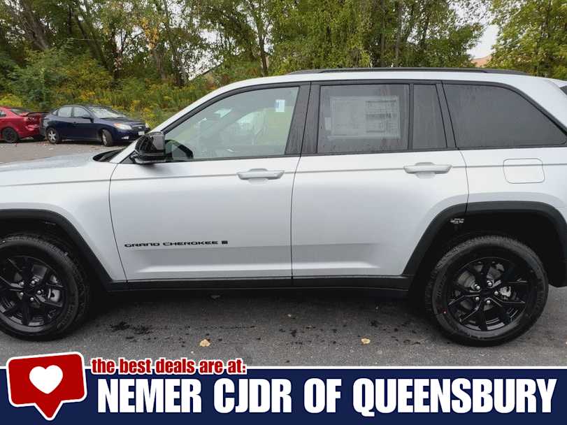 2025 Jeep Grand Cherokee Altitude photo 4