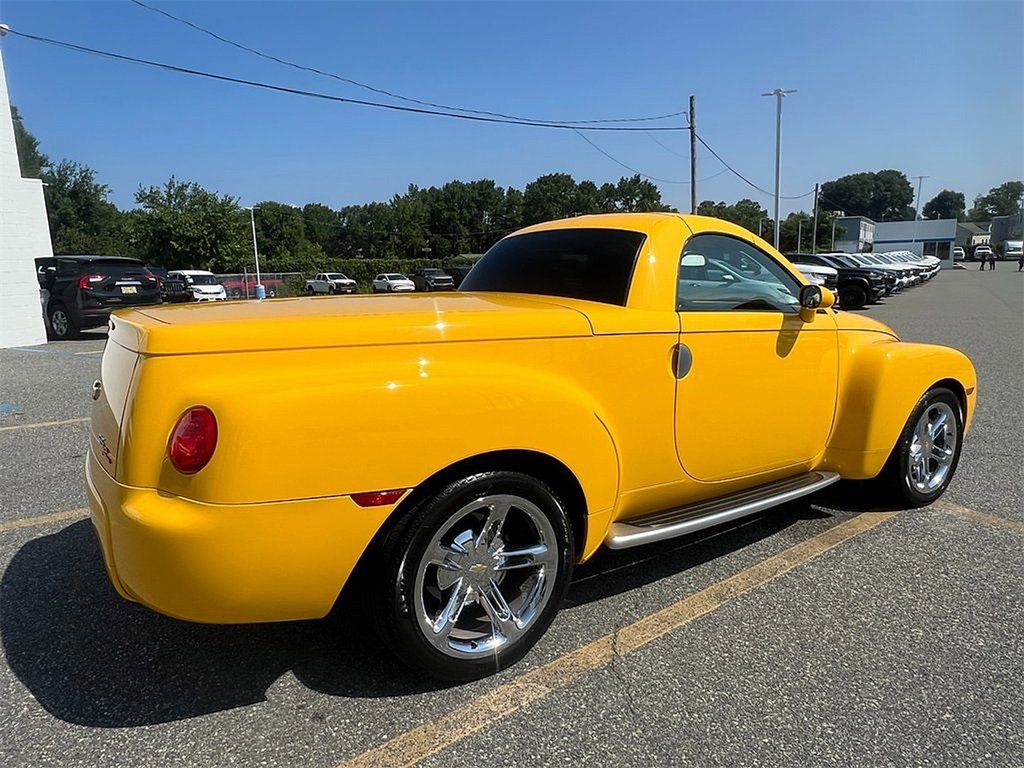 2005 Chevrolet SSR Base photo 5