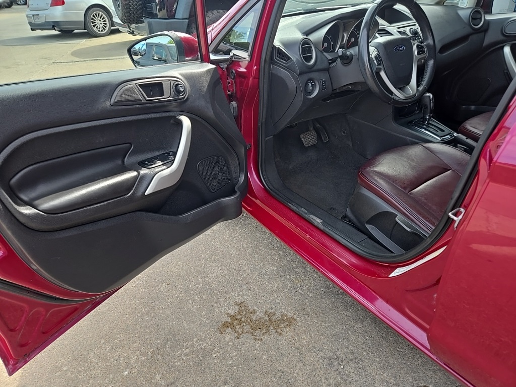 2011 Ford Fiesta SES photo 24