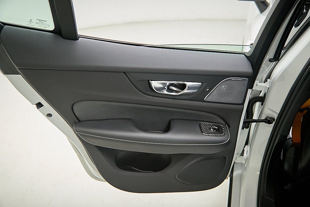 2022 VOLVO S60 - Image 19