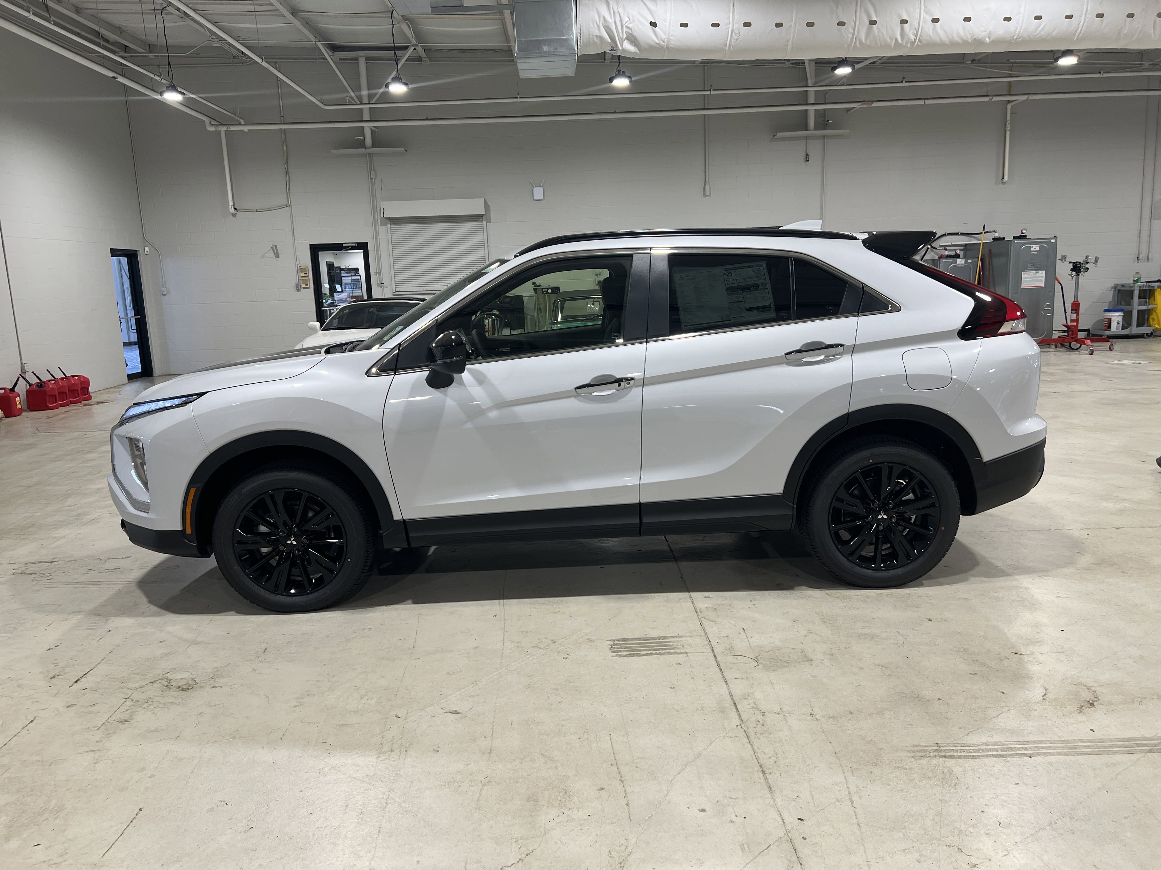 2025 Mitsubishi Eclipse Cross SEL photo 2