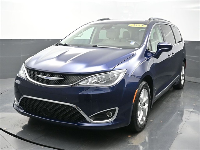 2018 Chrysler Pacifica Touring L's photo