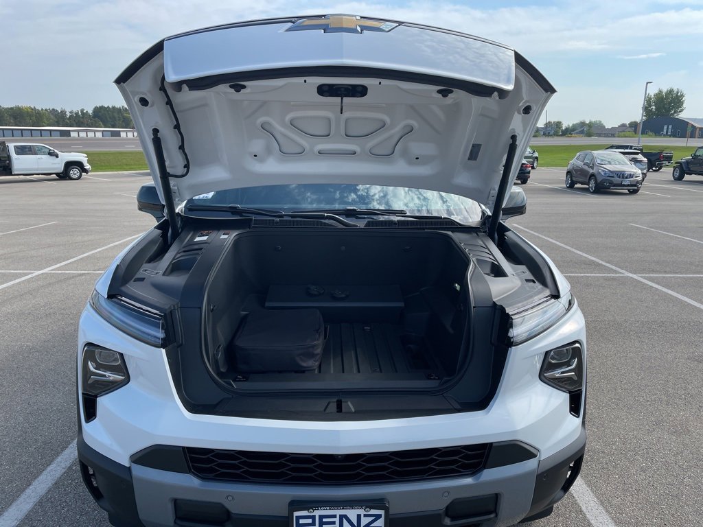 2026 Chevrolet Silverado EV LT photo 9