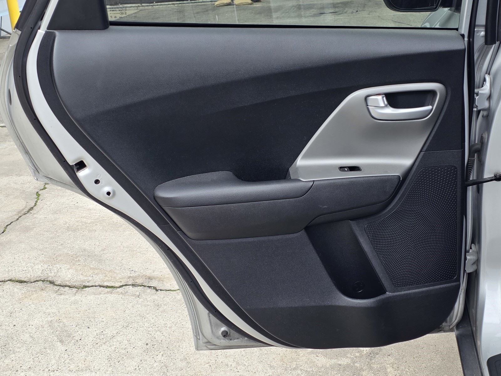 2020 Kia Niro LX photo 3