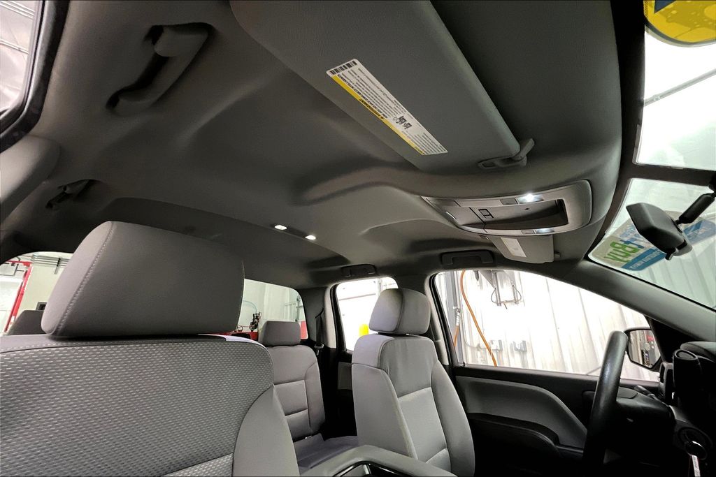 2017 Chevrolet Silverado 1500 Custom photo 22