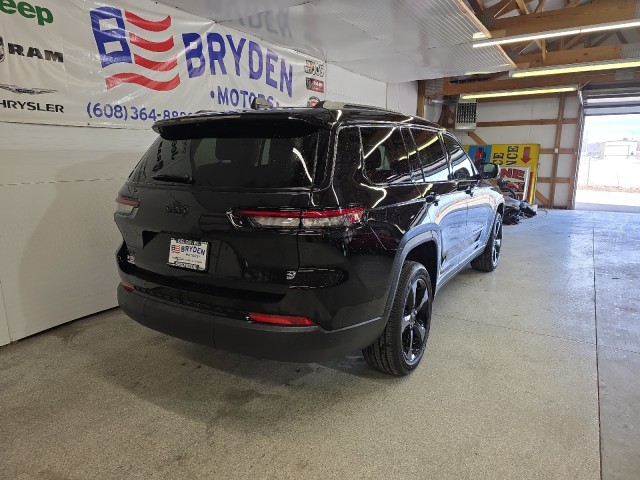 2025 Jeep Grand Cherokee Altitude photo 3