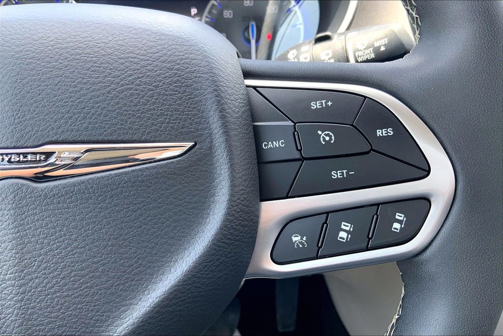 2024 Chrysler Pacifica Touring L photo 13