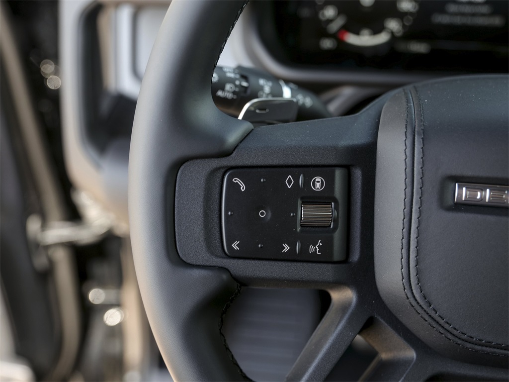 2026 Land Rover Defender 110 V8 photo 19