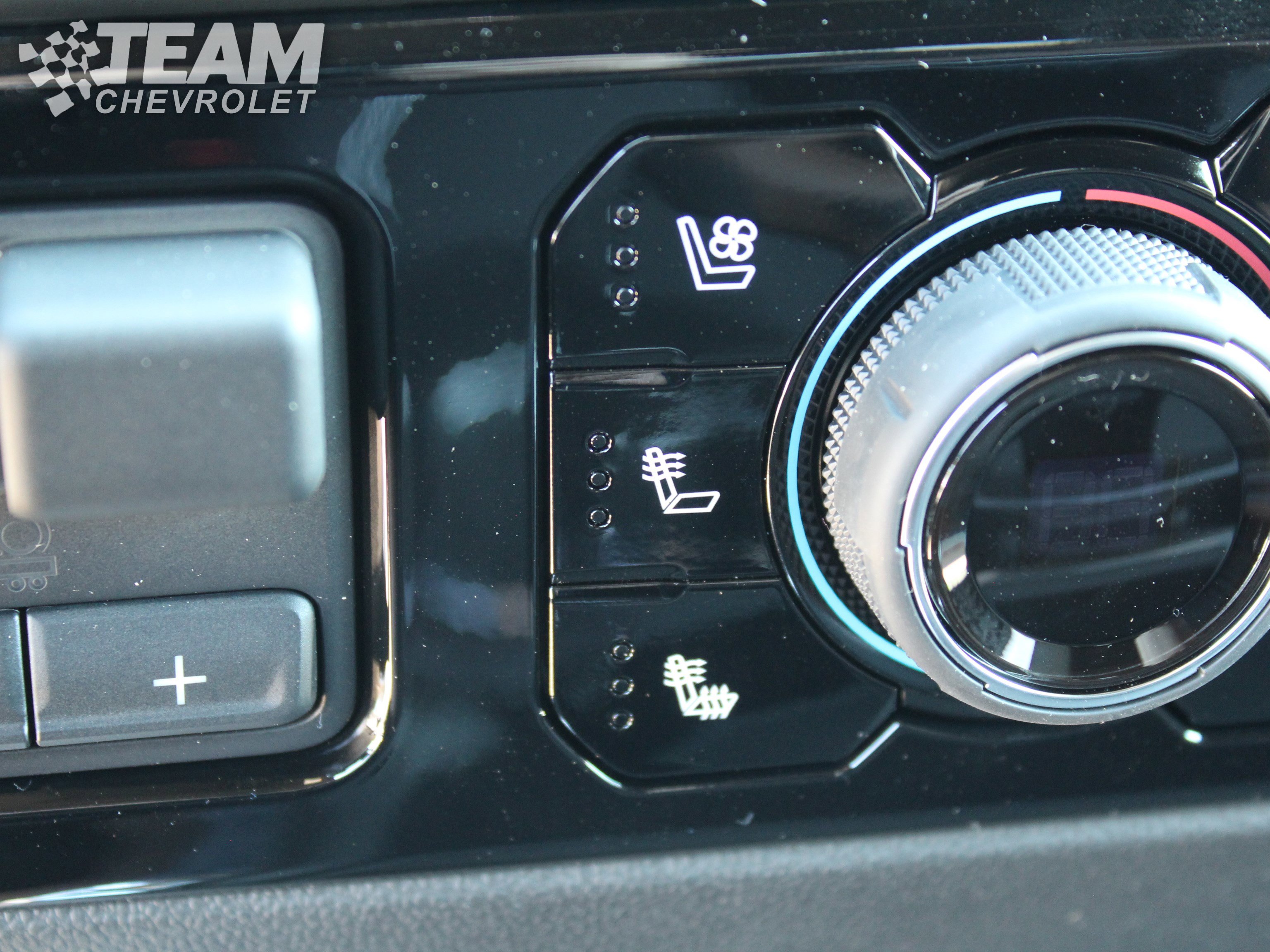 2025 Chevrolet Silverado 2500HD High Country photo 13